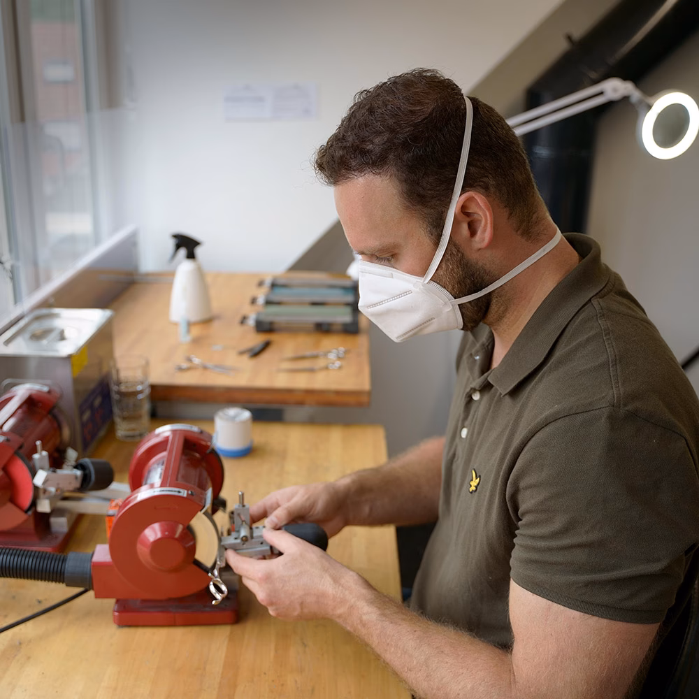 Combien de temps faut-il pour affûter un ciseaux de coiffure japonais ?