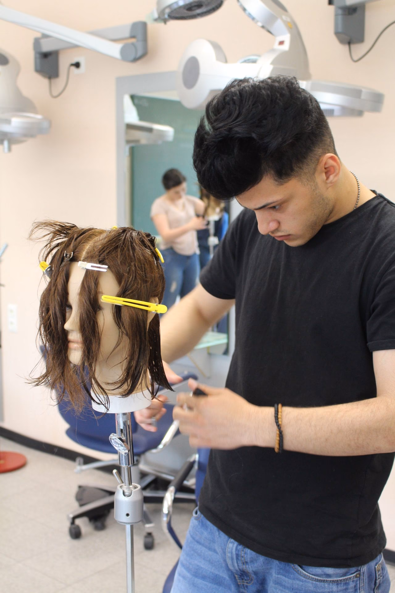 Welche Vorteile bietet die Berufsschule für Friseure?