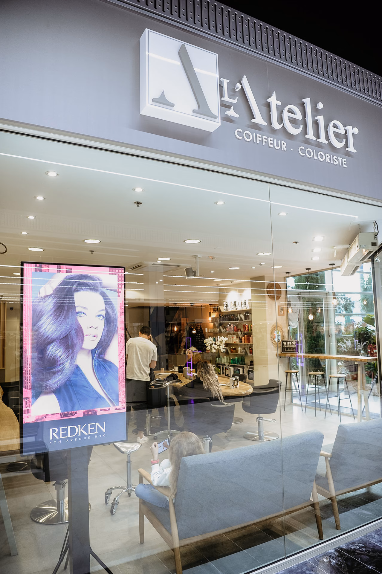 Où se trouve le salon de coiffure Aveda ?