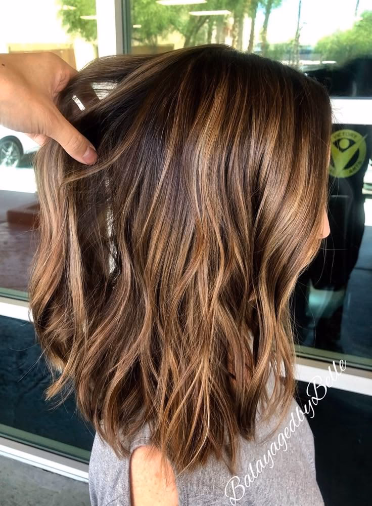 Was ist der Unterschied zwischen dunkelbraunen und hellbraunen Haaren?