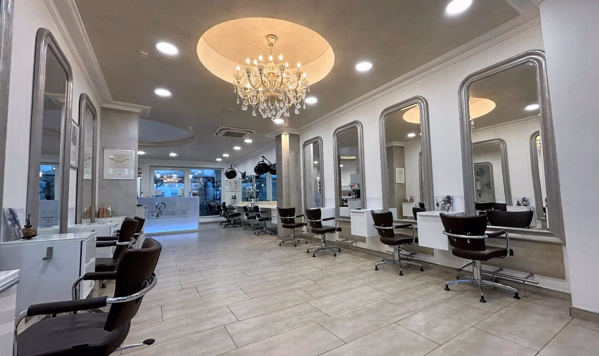 Was sind die Merkmale eines stylischen Friseurs?