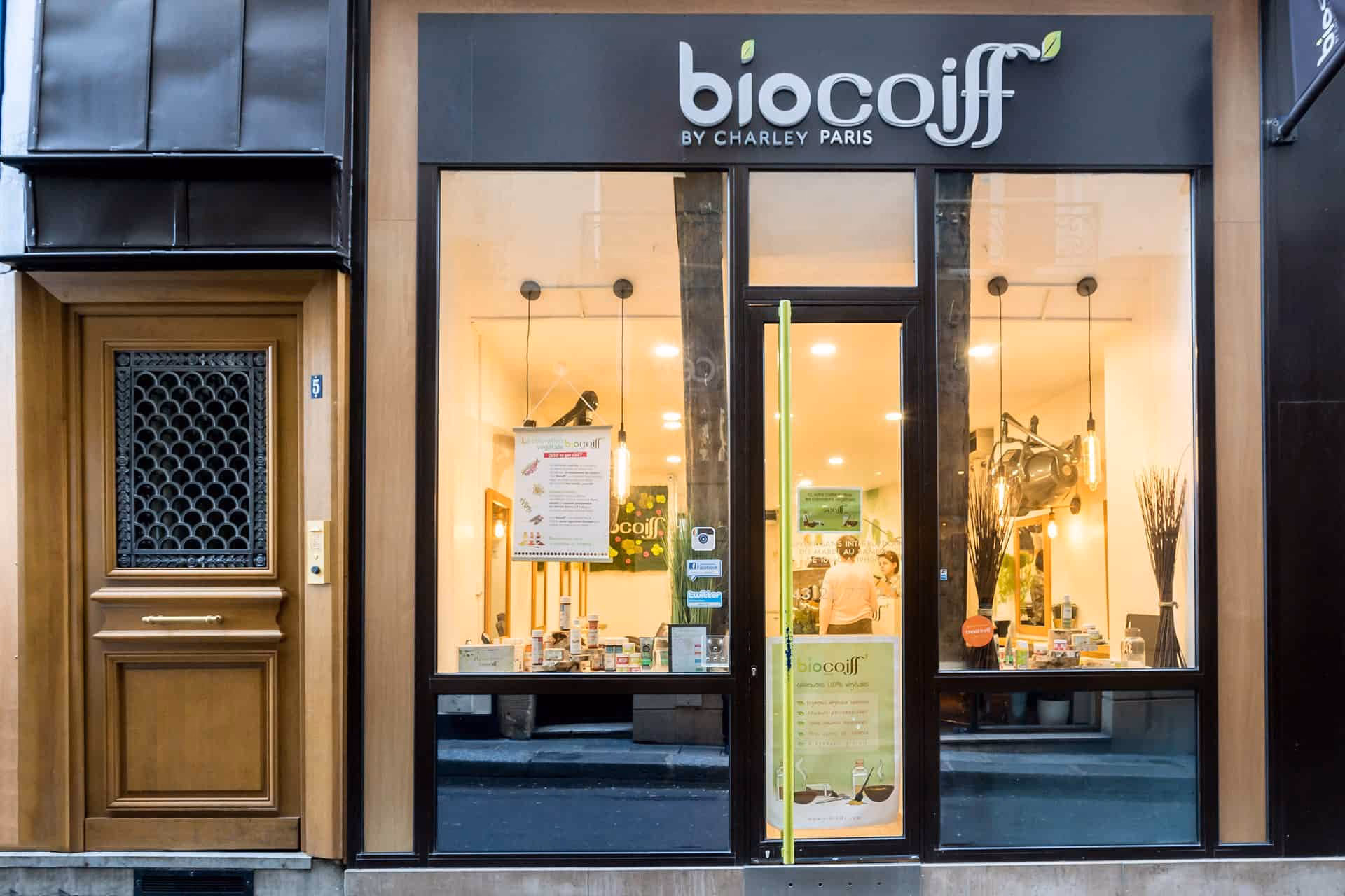 Quand biobela a-t-il ouvert son premier salon de coiffure ?