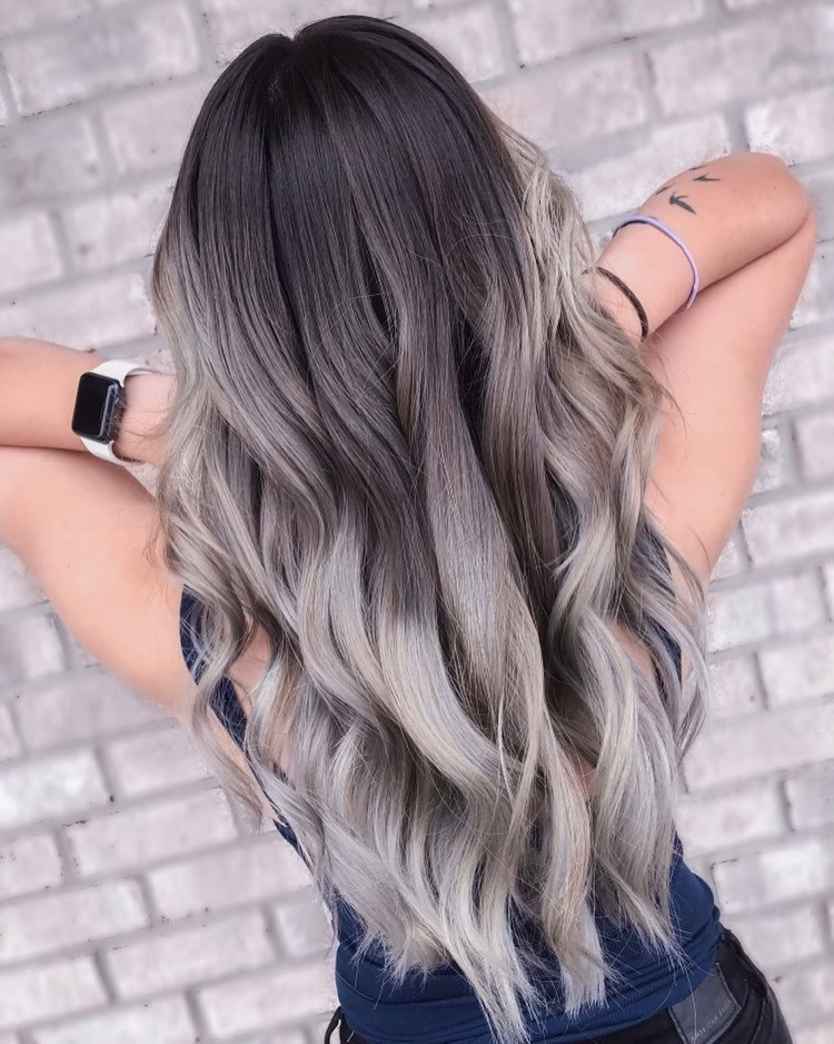 Welche Töne eignen sich für dunkelgraue Haare?