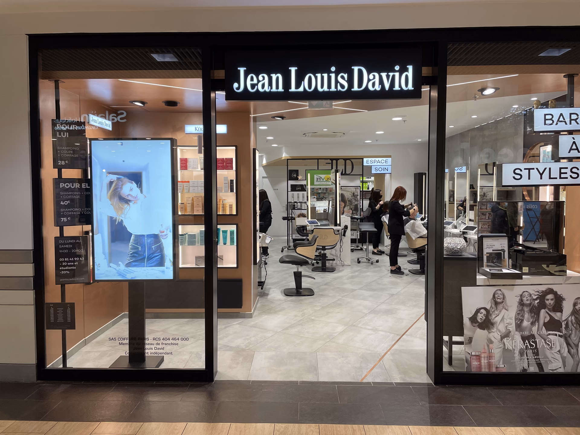 Où se trouve le C. Cial géant Châteaufarine ?