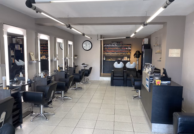 Comment prendre rendez-vous chez People coiffure Arles ?