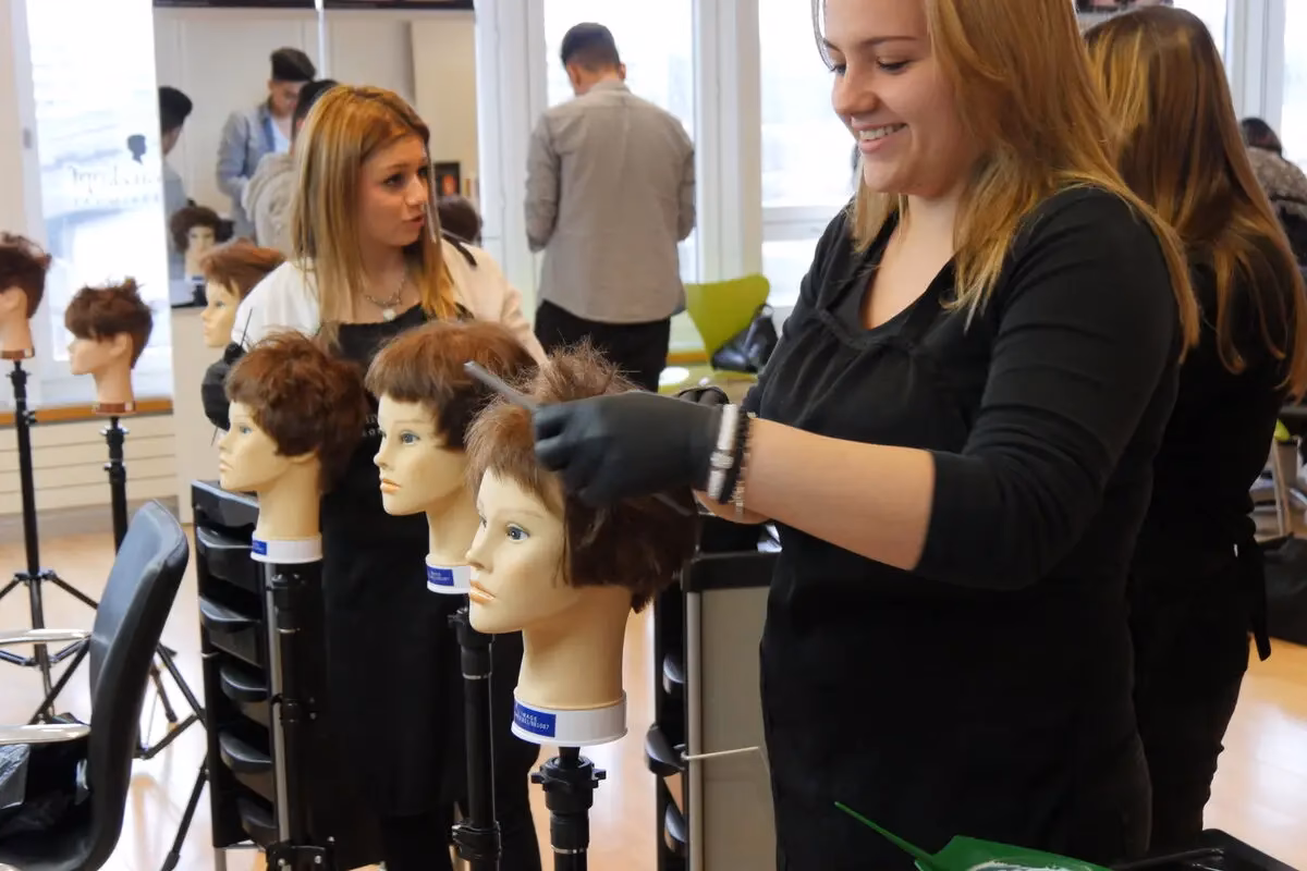 Was ist eine berufliche Grundbildung zum Coiffeur?
