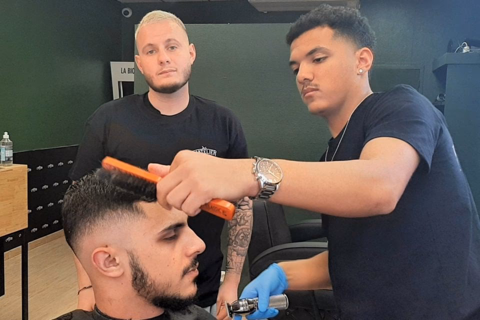 Quels produits sont utilisés par le salon de coiffure mixte de Le Mans ?