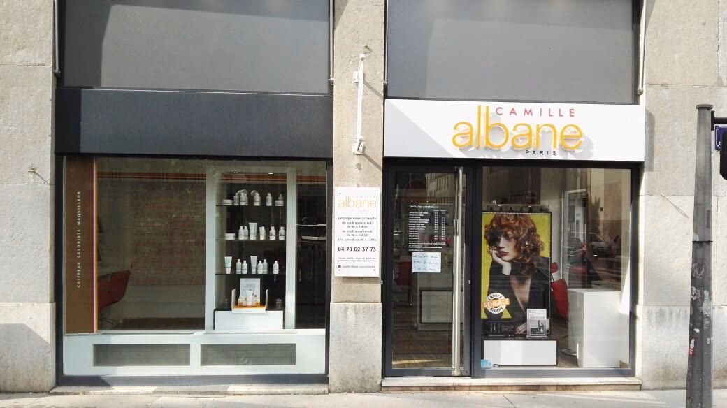 Quels sont les avantages du Salon de coiffure Camille Albane ?