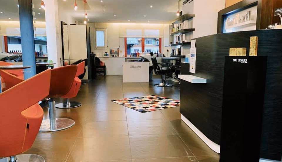Quelle est la décoration du Salon de coiffure le salon ?