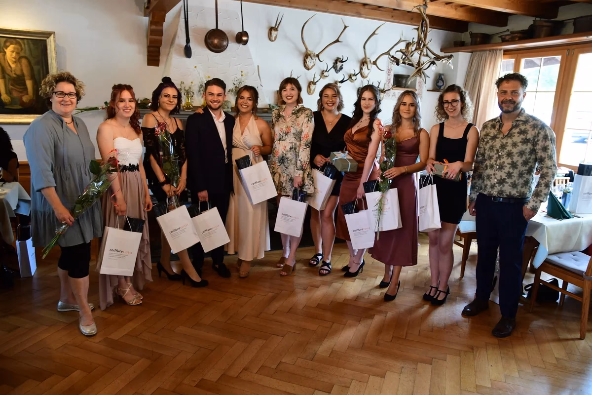 Wie heißt der neue Coiffeur in Veltheim?