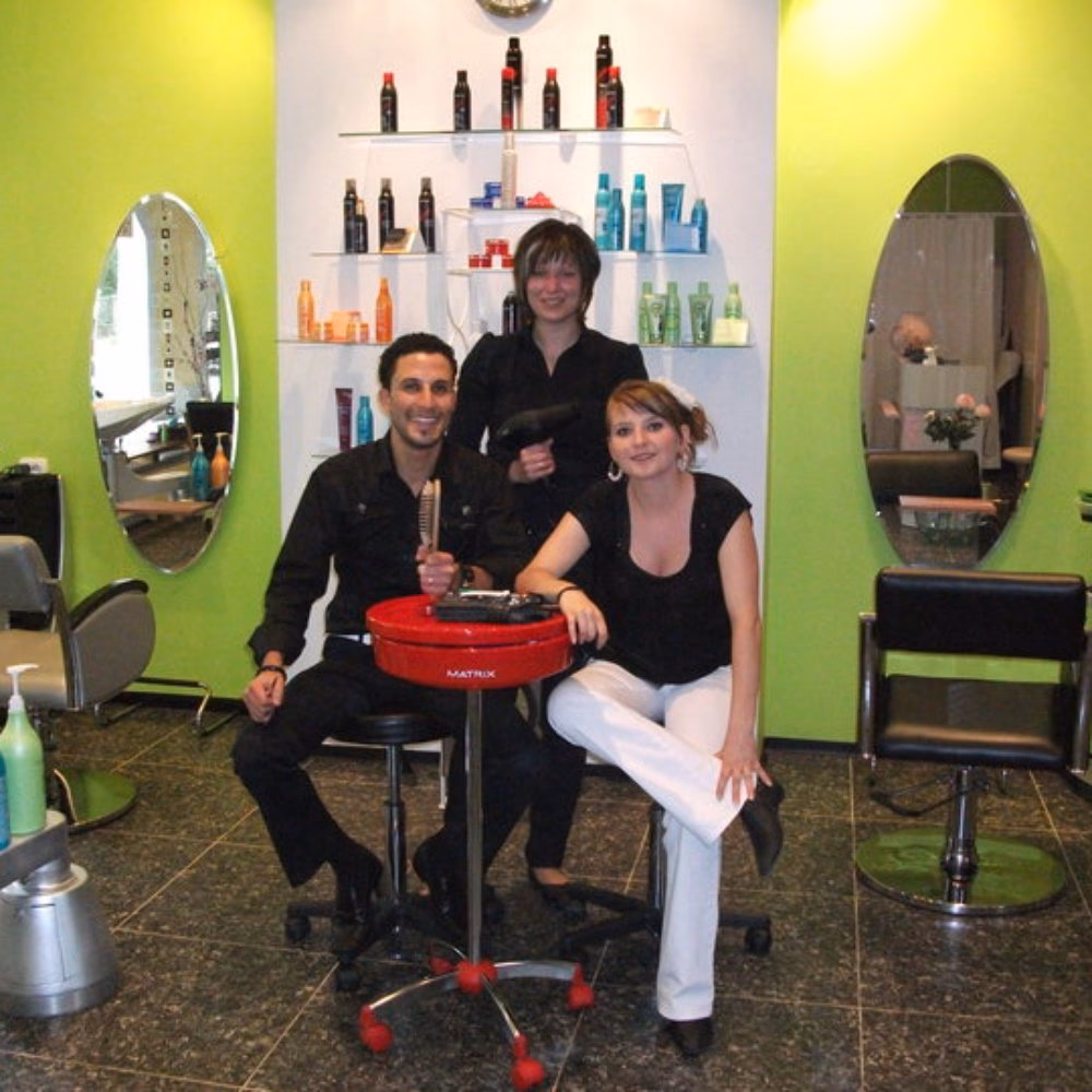 Wie finde ich einen Friseur für moderne und klassische Schnitte in Freiburg?