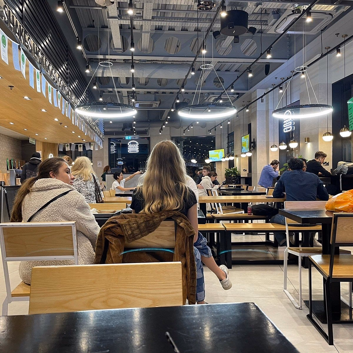 Wie komme ich zum Coiffeur in Friedrichshain-Kreuzberg?