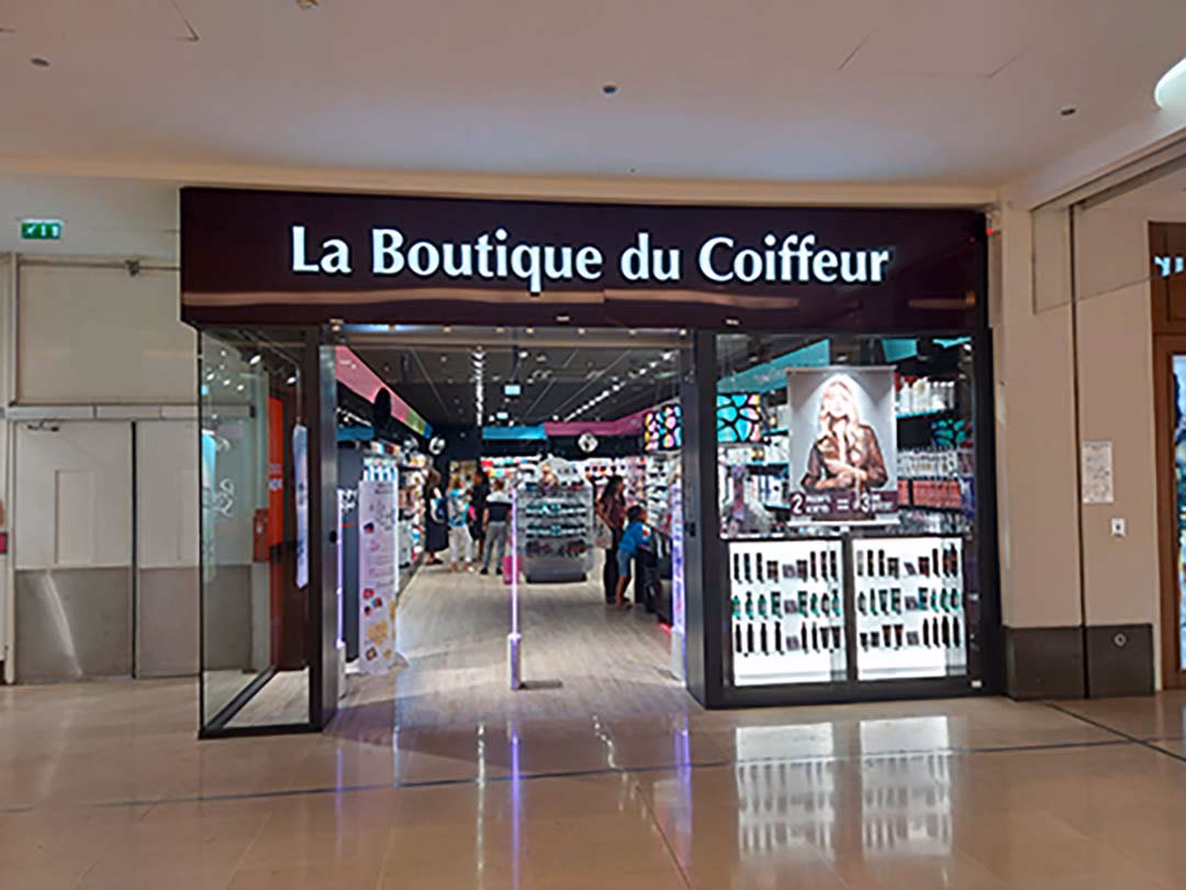 Est-ce que mèche en l'Hair est un salon de coiffure ?