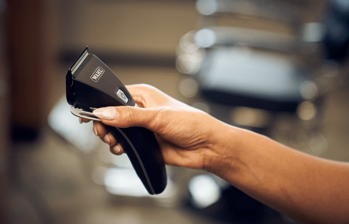 Comment couper les cheveux avec une tondeuse ?