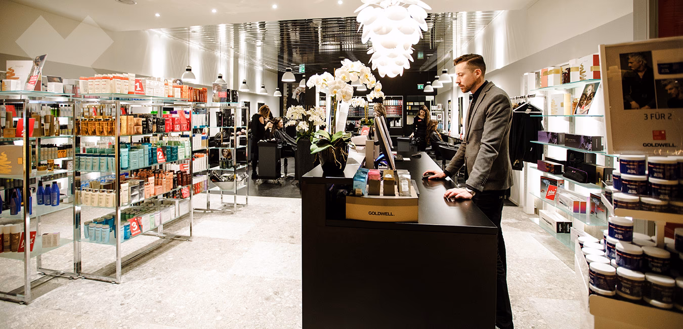 Wie viele Shops gibt es in der Mall of Switzerland?