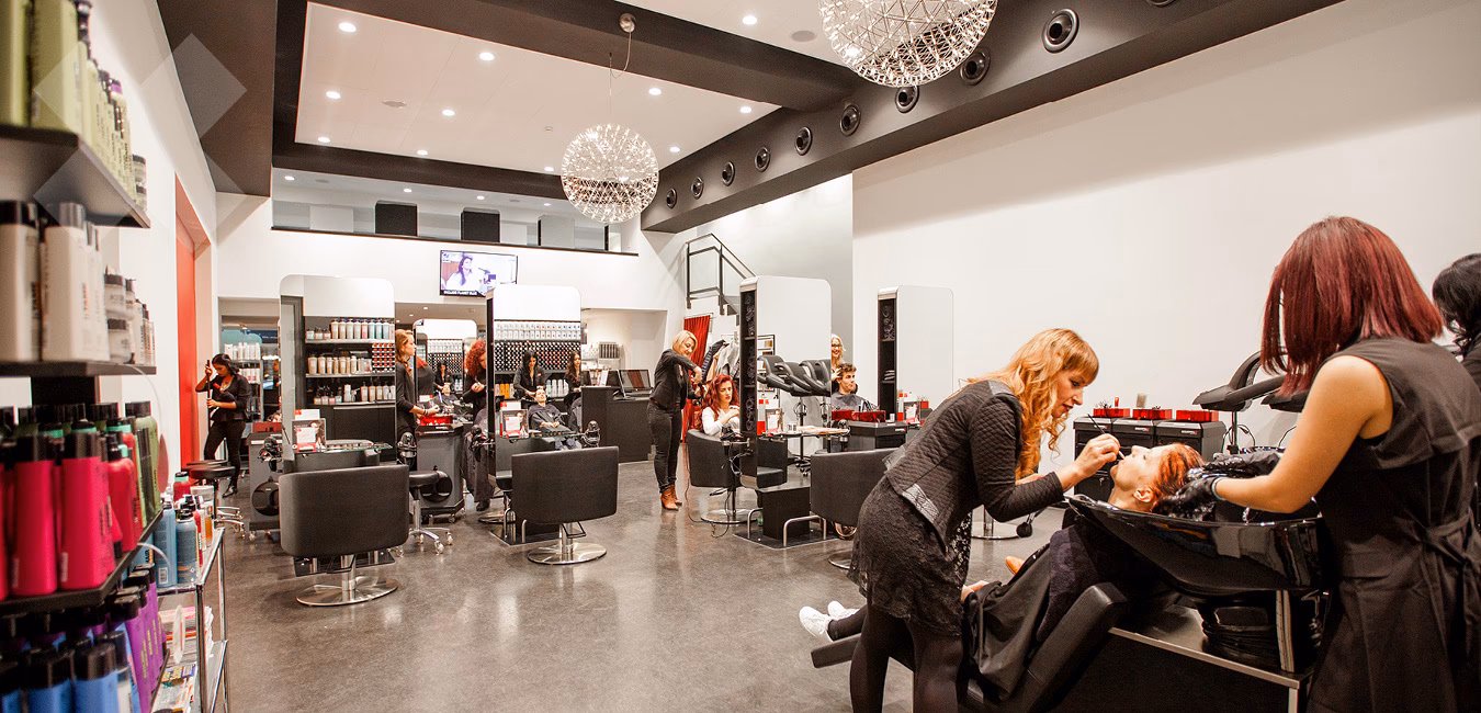 Wie viele Shops gibt es in der Mall of Switzerland?