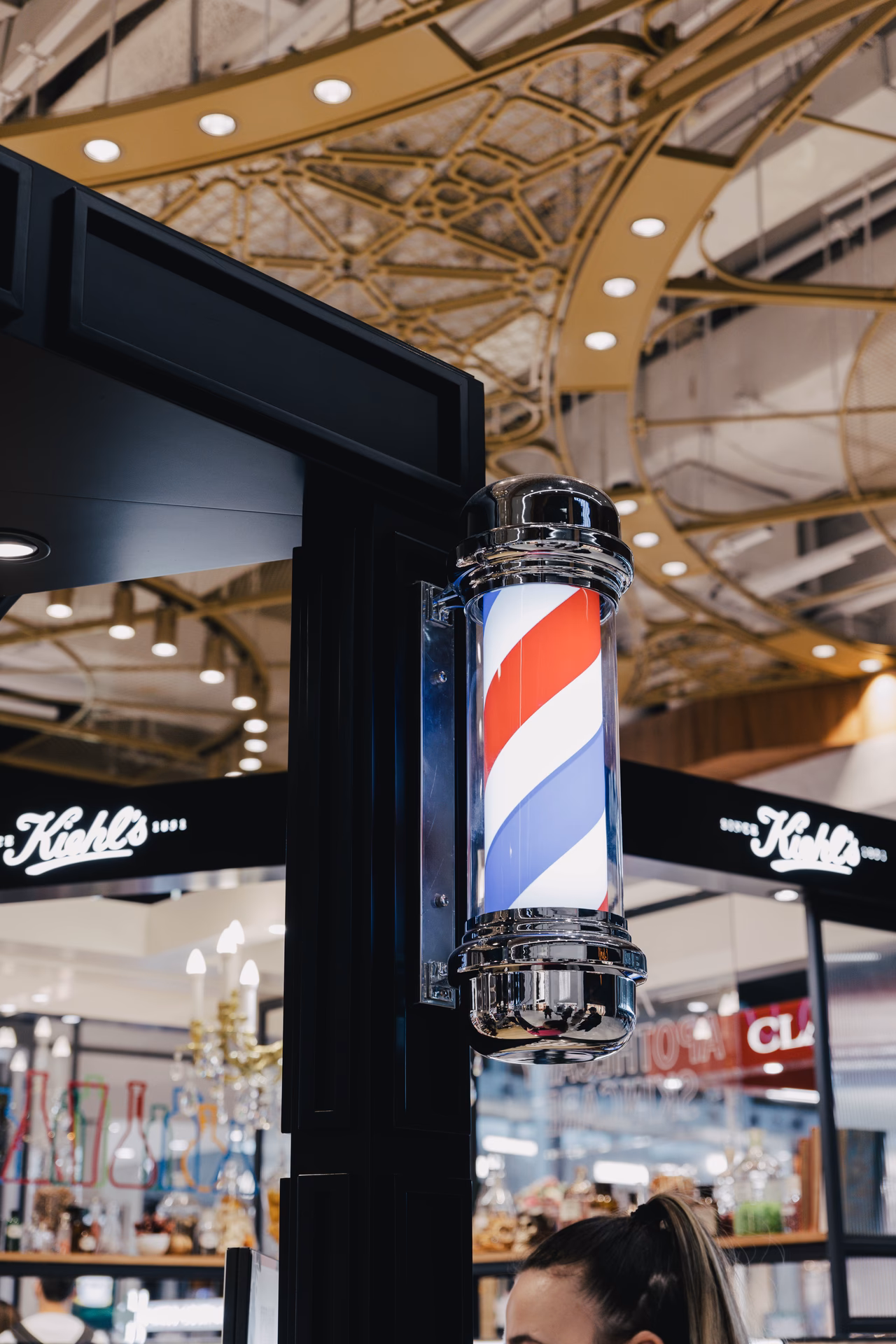 Quel est le prix d'un accès payant à l'aéroport Orly ?