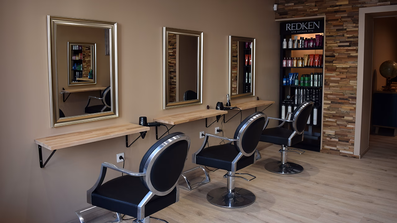 Quelle est la différence entre un coiffeur et un styliste ?