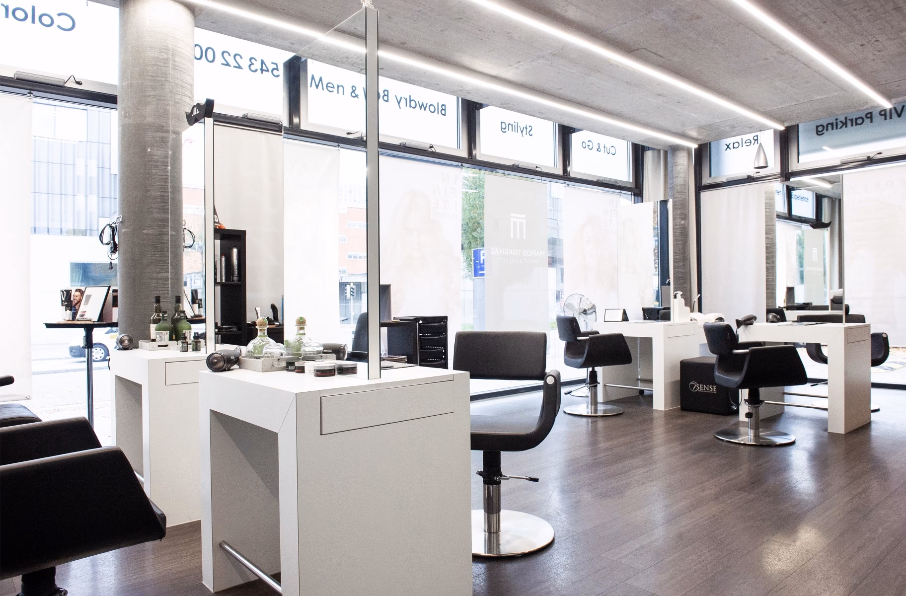 Was bringt eine kleine Feier zur Neueröffnung eines Friseursalons?