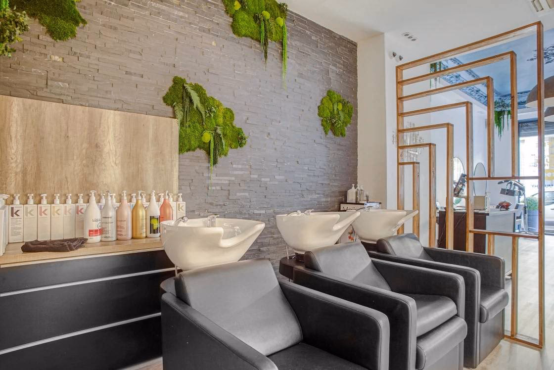 Quels services offre naturalessence coiffeur bio à Marseille ?