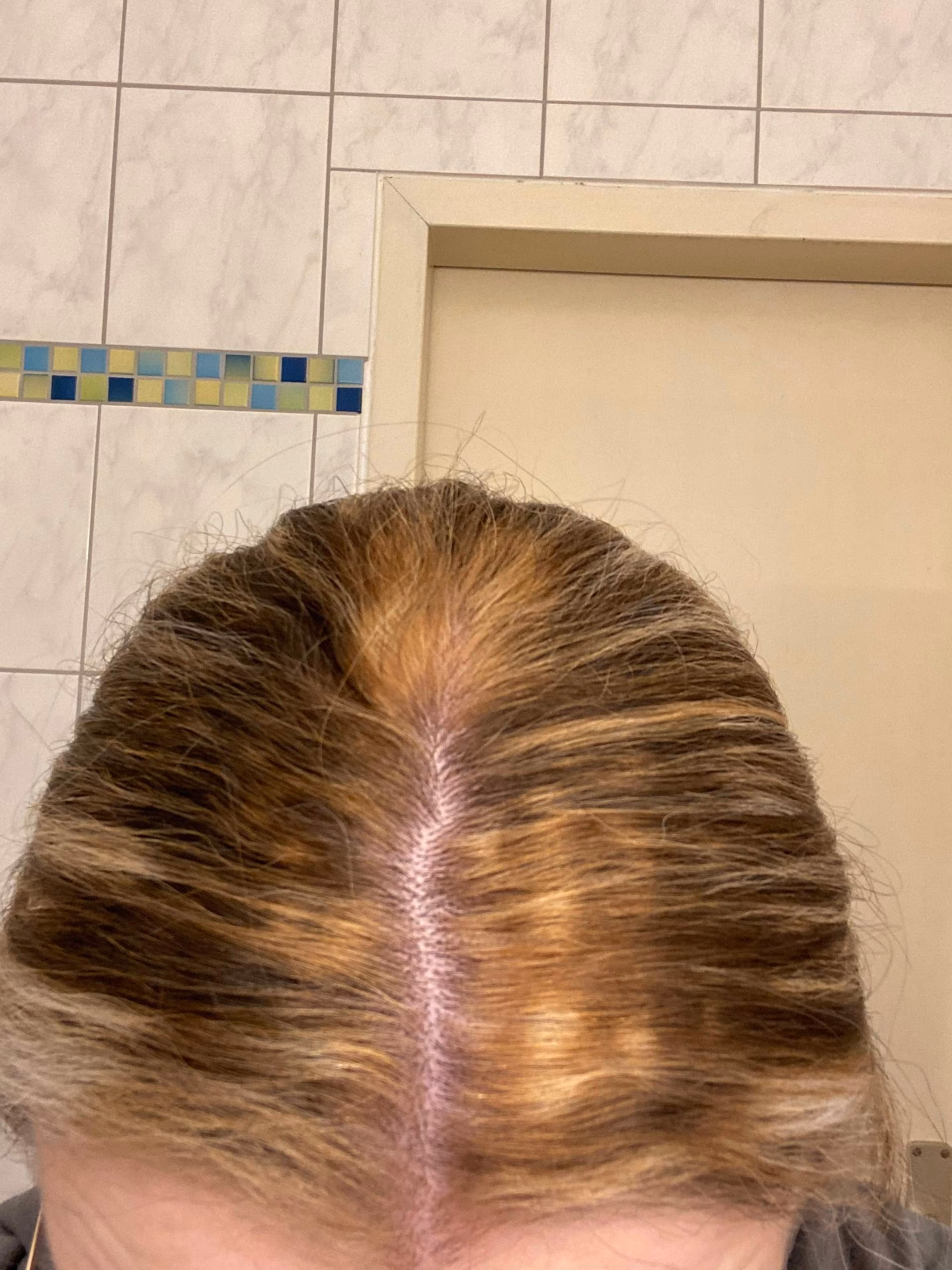 Wie entfärbe ich meine Strähnchen?