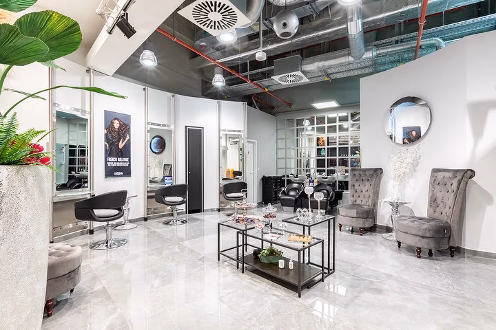 Wie viele Salons gibt es in Frankfurt?