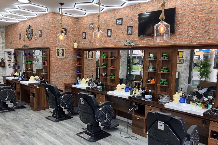 Was ist das Ziel von Haare Mittmann als Friseur?