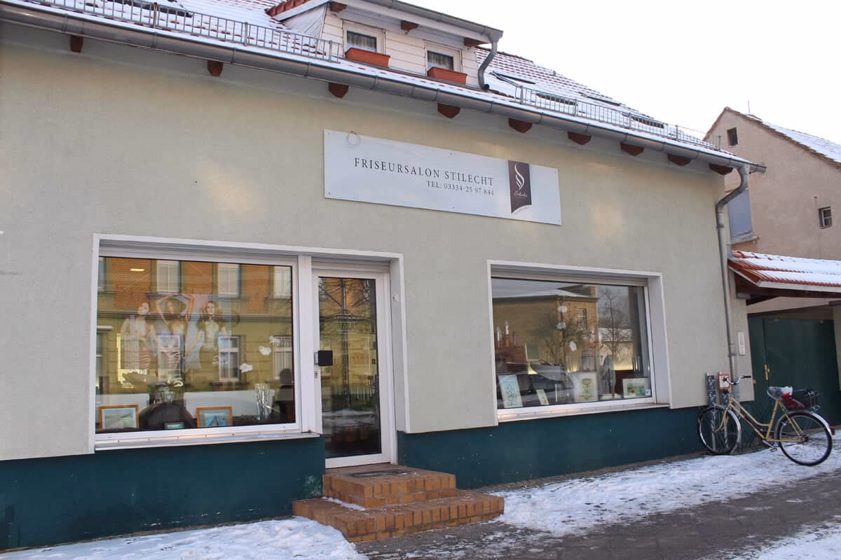 Was bietet Friseur Chic in ihren Salons an?