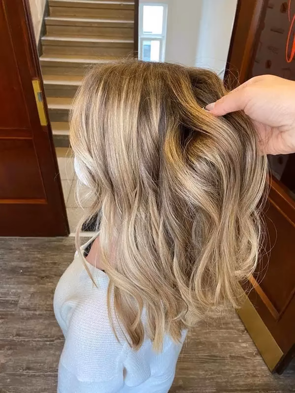 Warum überdenken wir unsere Frisur und Haarfarbe?