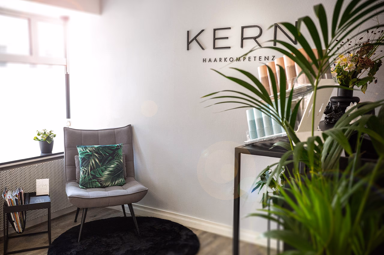 Wie heißt der Friseursalon in Herxheim?