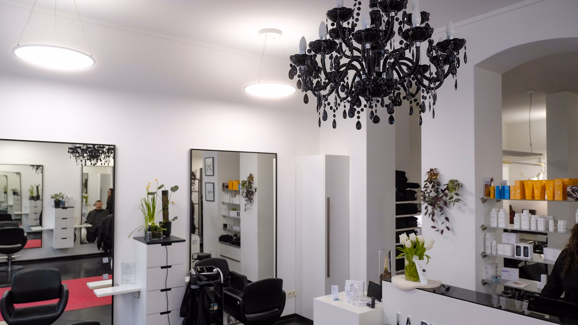 Wie weit ist der Salon vom Amtsgericht Leipzig entfernt?