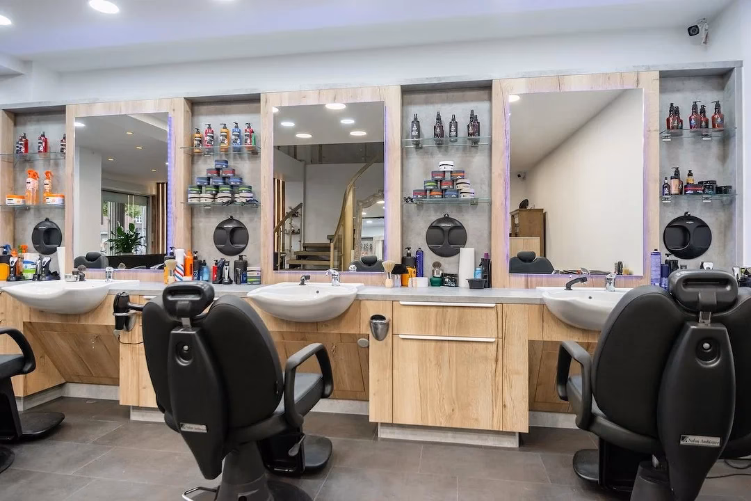 Wo findet man den Friseursalon in Hamburg?