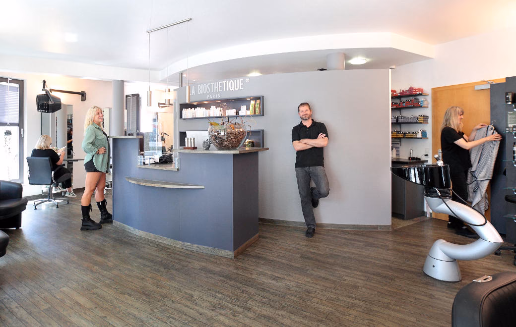 Wie heißt der Friseur in Wendlingen?