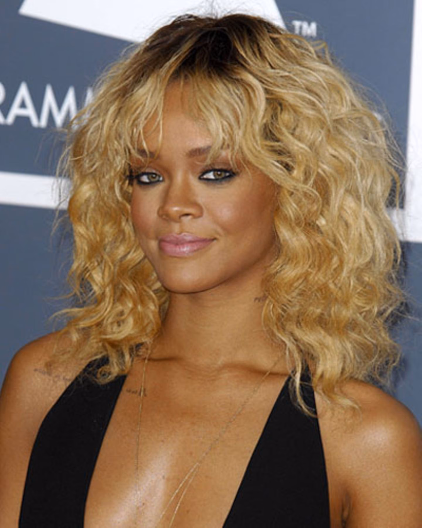 Wie sieht die Lockenfrisur für den Frühling 2025 aus?