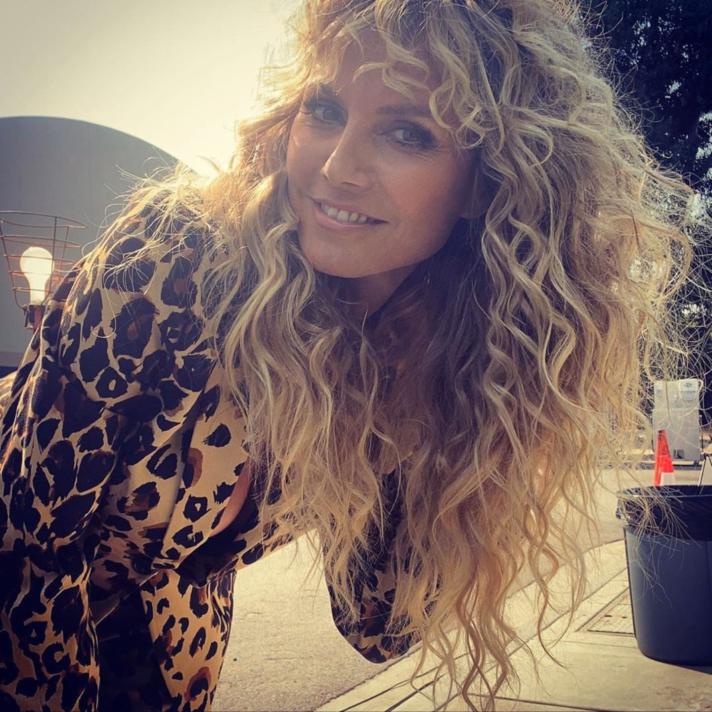 Was ist der Unterschied zwischen blonden und Lockenfrisuren?