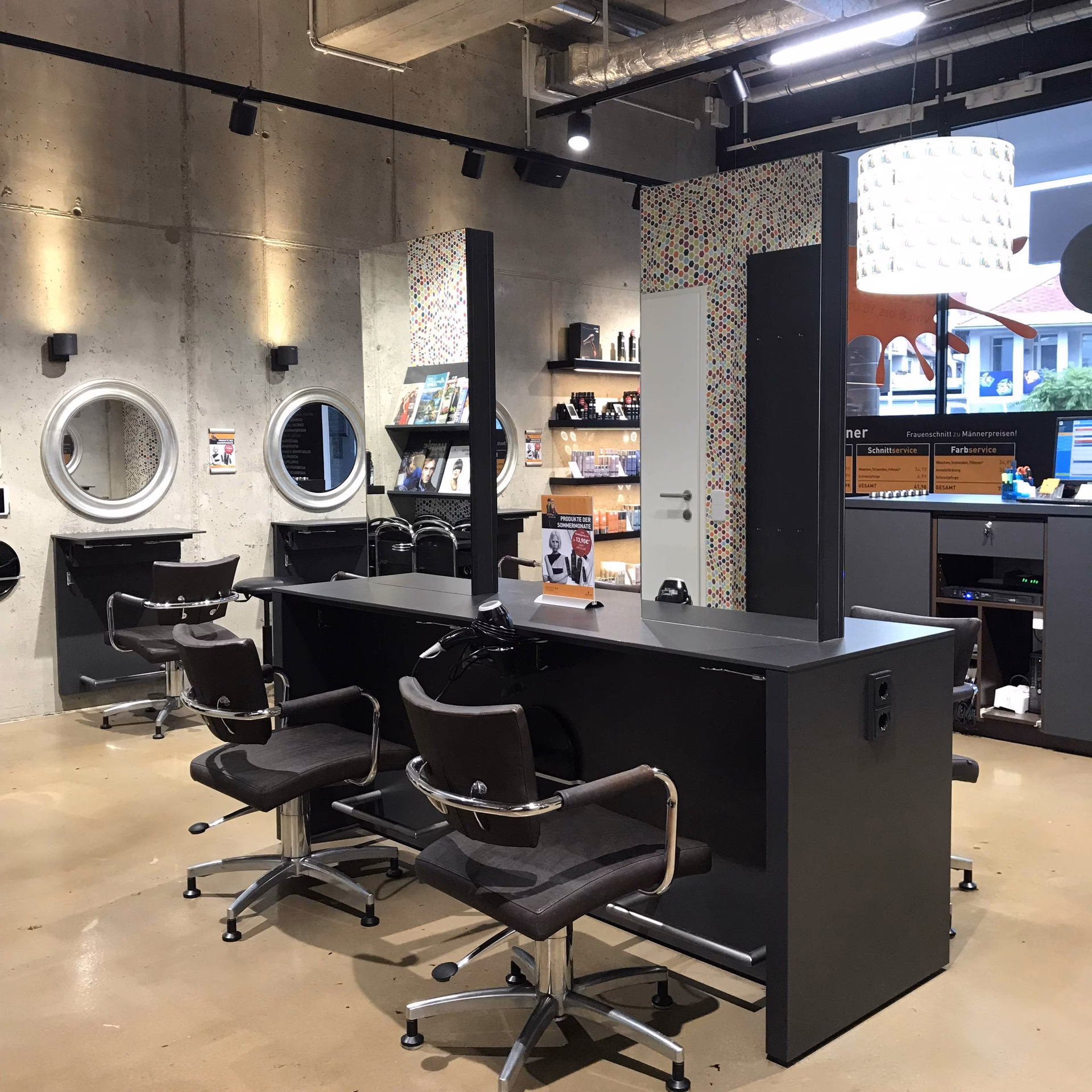 Wie heißt die Friseurin in Klagenfurt?