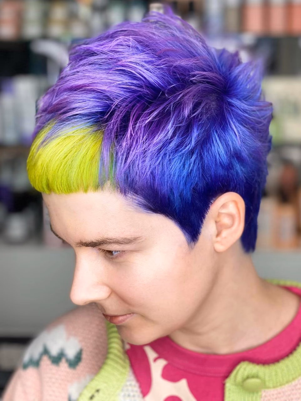 Was bedeutet „Haare bunten färben“?