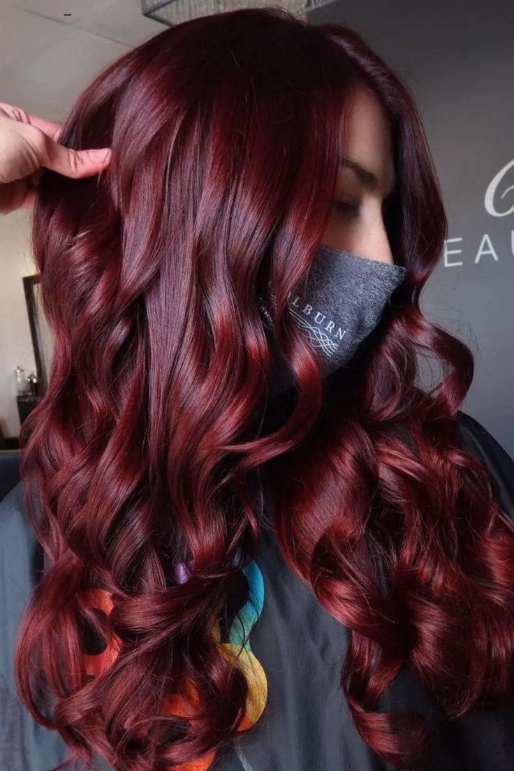 Wie pflege ich meine kirschroten Haare?