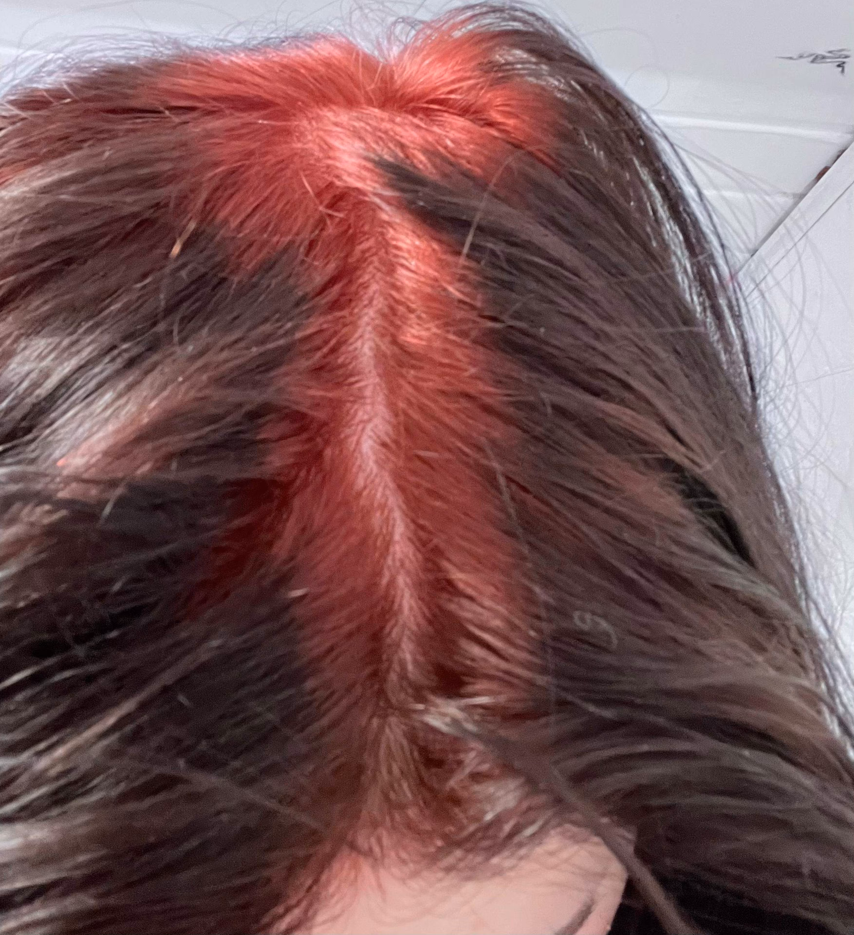 Kann man verblasste Haare wieder rot färben?
