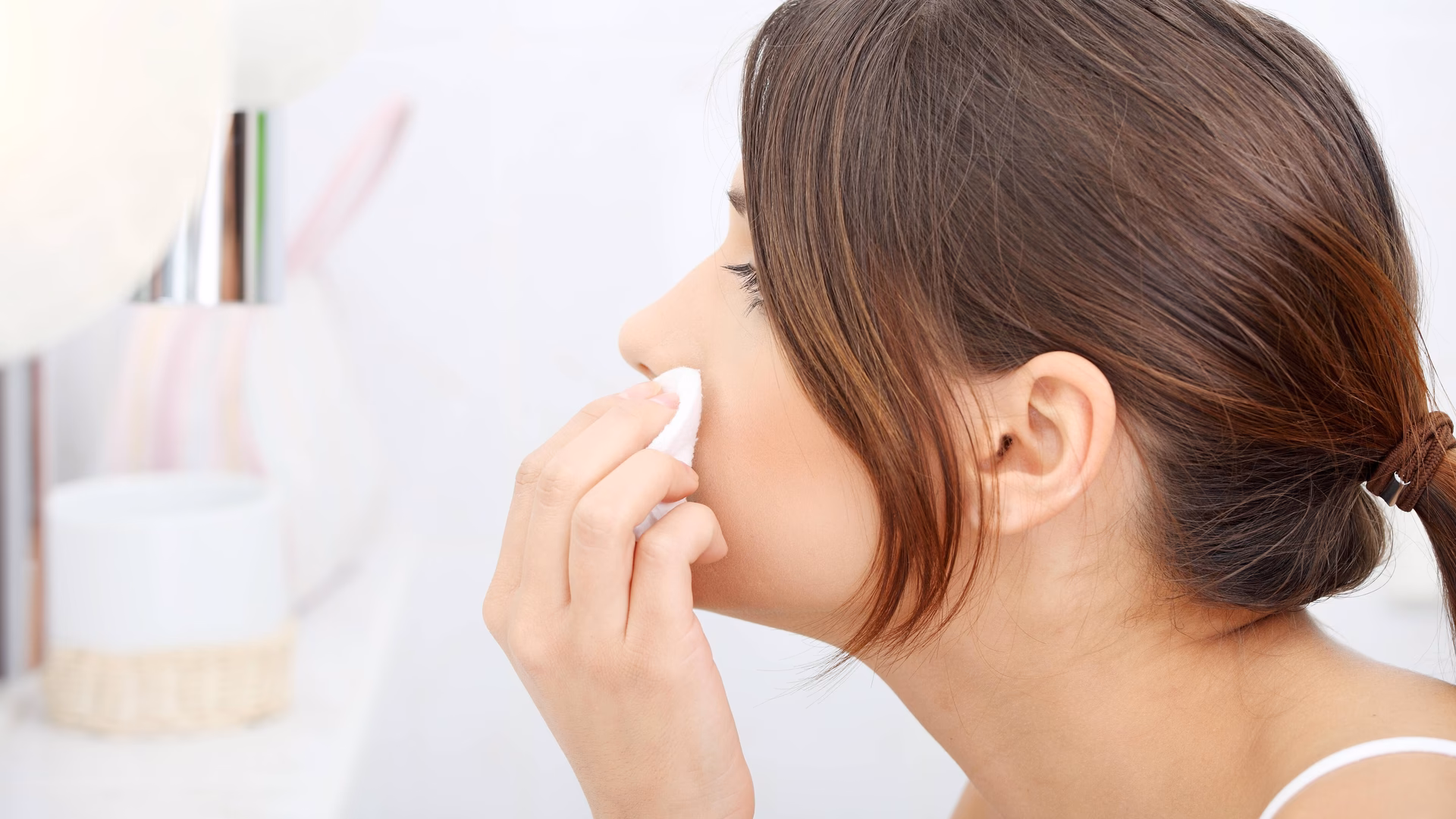 Wie entferne ich Haarfarbe im Gesicht?