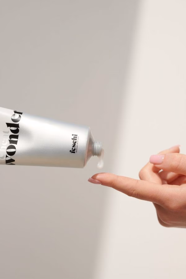 Wie schützt ein Hitzeschutzspray die Haare vor dem Austrocknen?