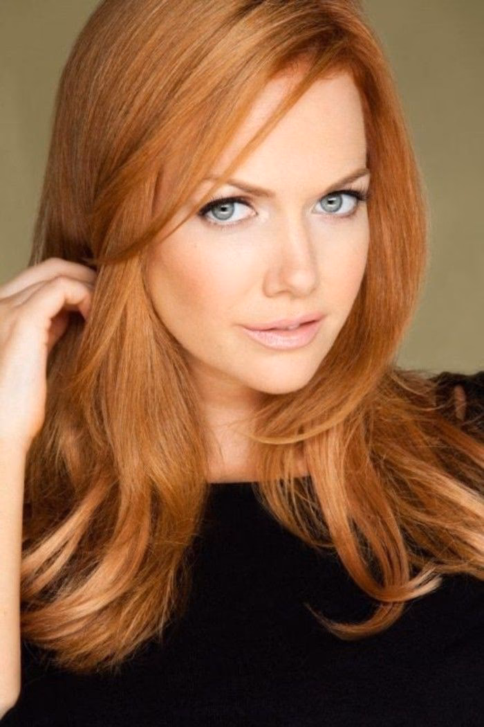 Wie kann man blaue Augen mit dunkler Haarfarbe verstärken?