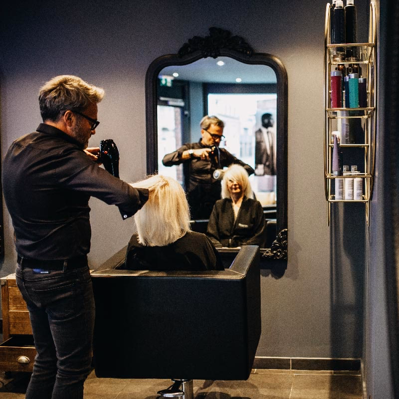 Quels soins offre le salon de coiffure Ethan Gregory à Rouen ?