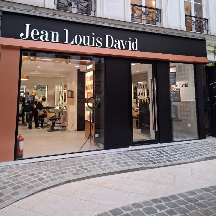 Qui est le propriétaire de Jean Louis David ?