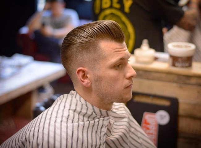 Wie sieht ein Rockabilly-Look aus?