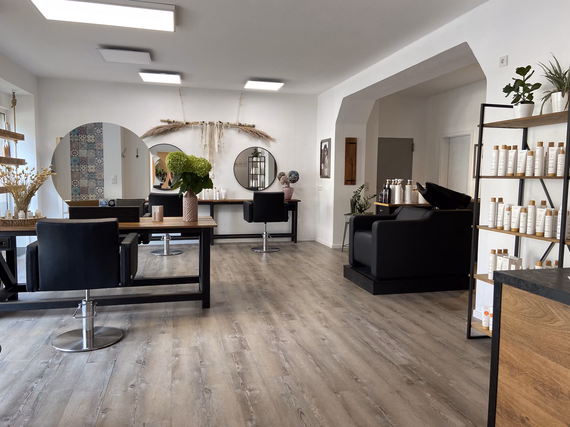 Wie kann man den Friseursalon in Zwickau erreichen?