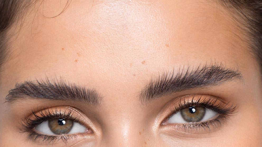 Was bringt dunkle Wimpernfärbung?