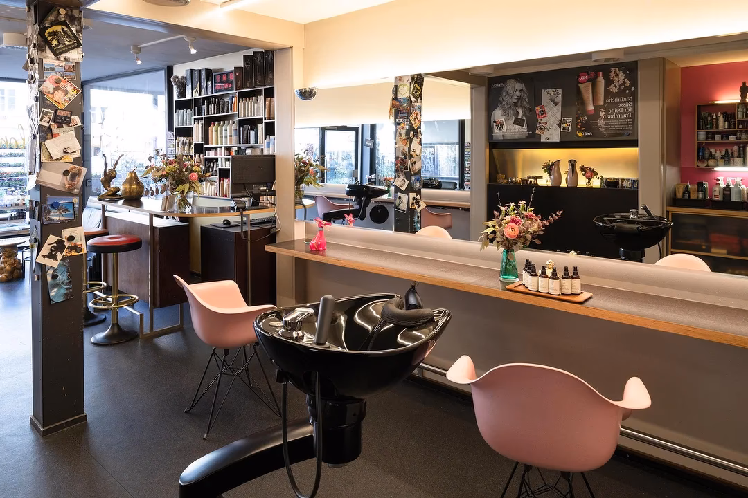 Wie kommt man zum hellen Salon in Winterthur?